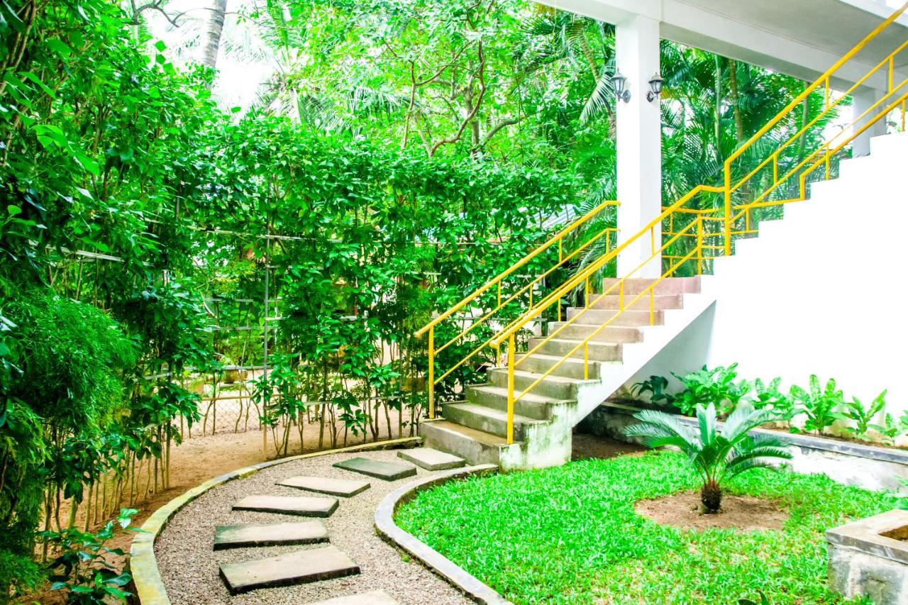 No Name Rest Hotel Unawatuna Bagian luar foto