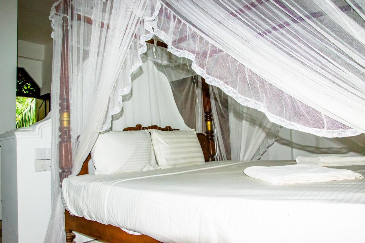 No Name Rest Hotel Unawatuna Bagian luar foto