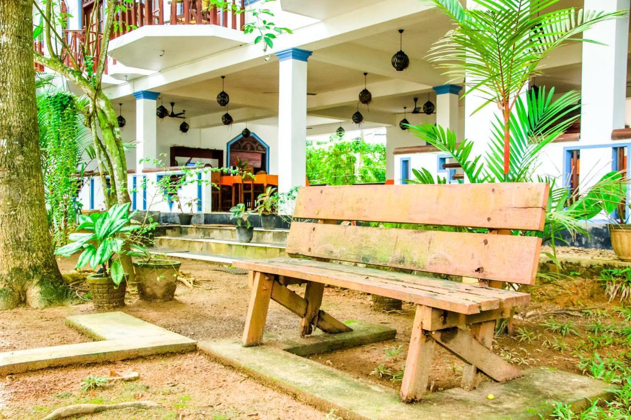 No Name Rest Hotel Unawatuna Bagian luar foto