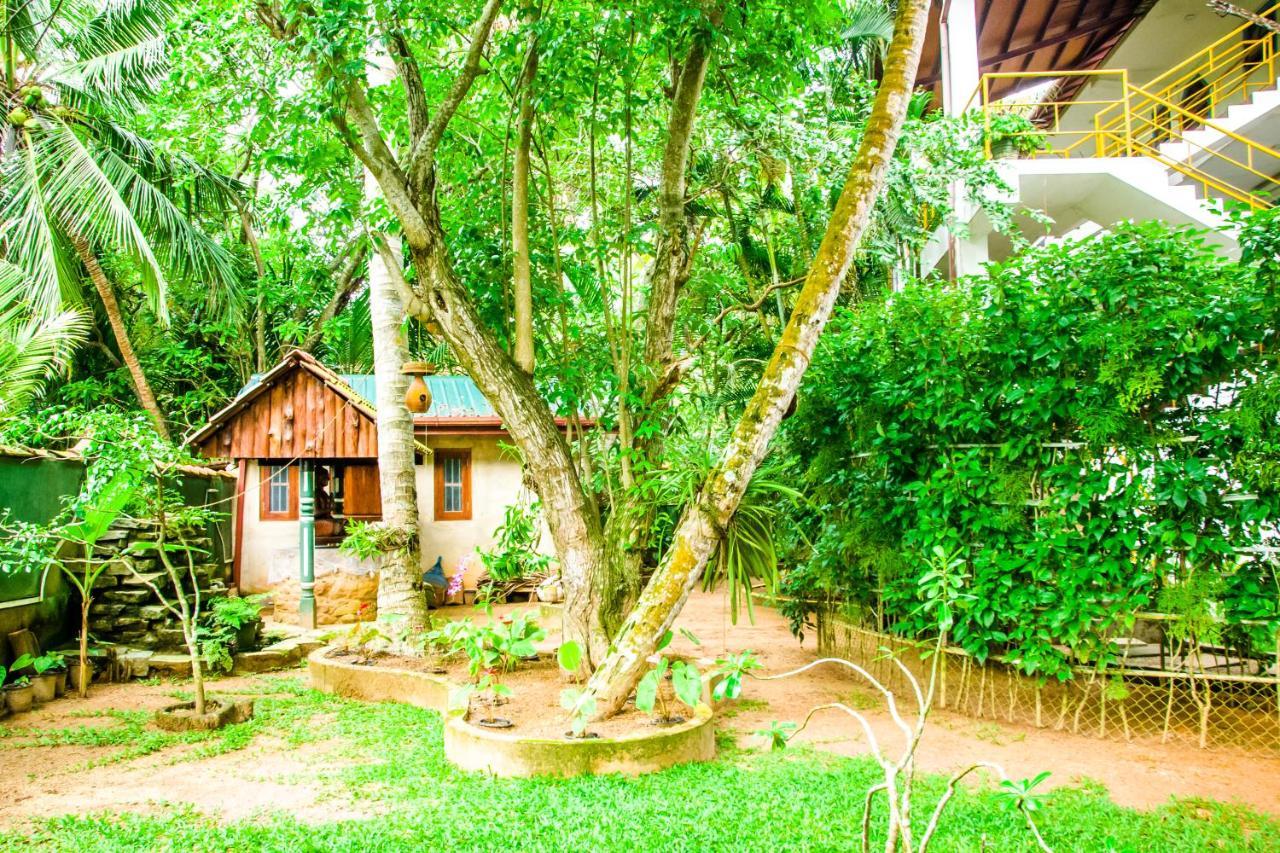 No Name Rest Hotel Unawatuna Bagian luar foto