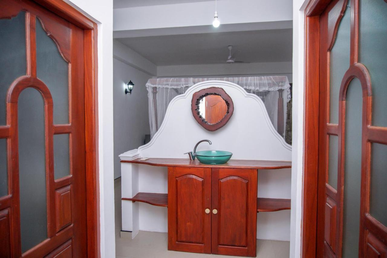 No Name Rest Hotel Unawatuna Bagian luar foto